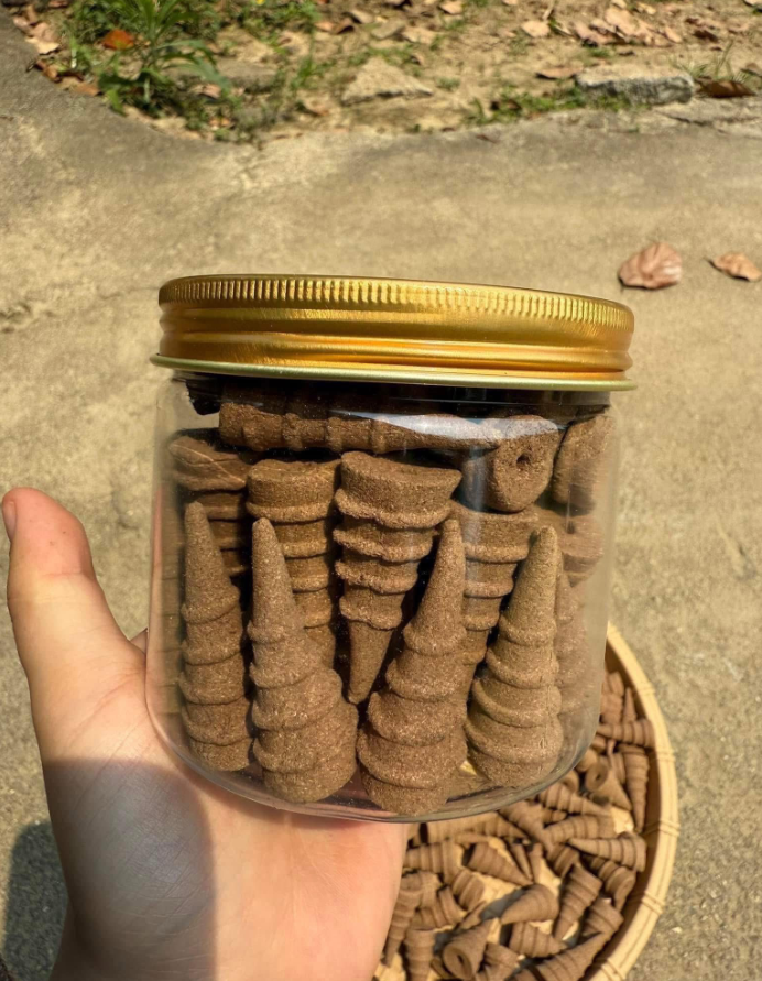 Trầm Hương Tự Nhiên Thơm Ngọt Hộp 100g 100 Nén 1.png